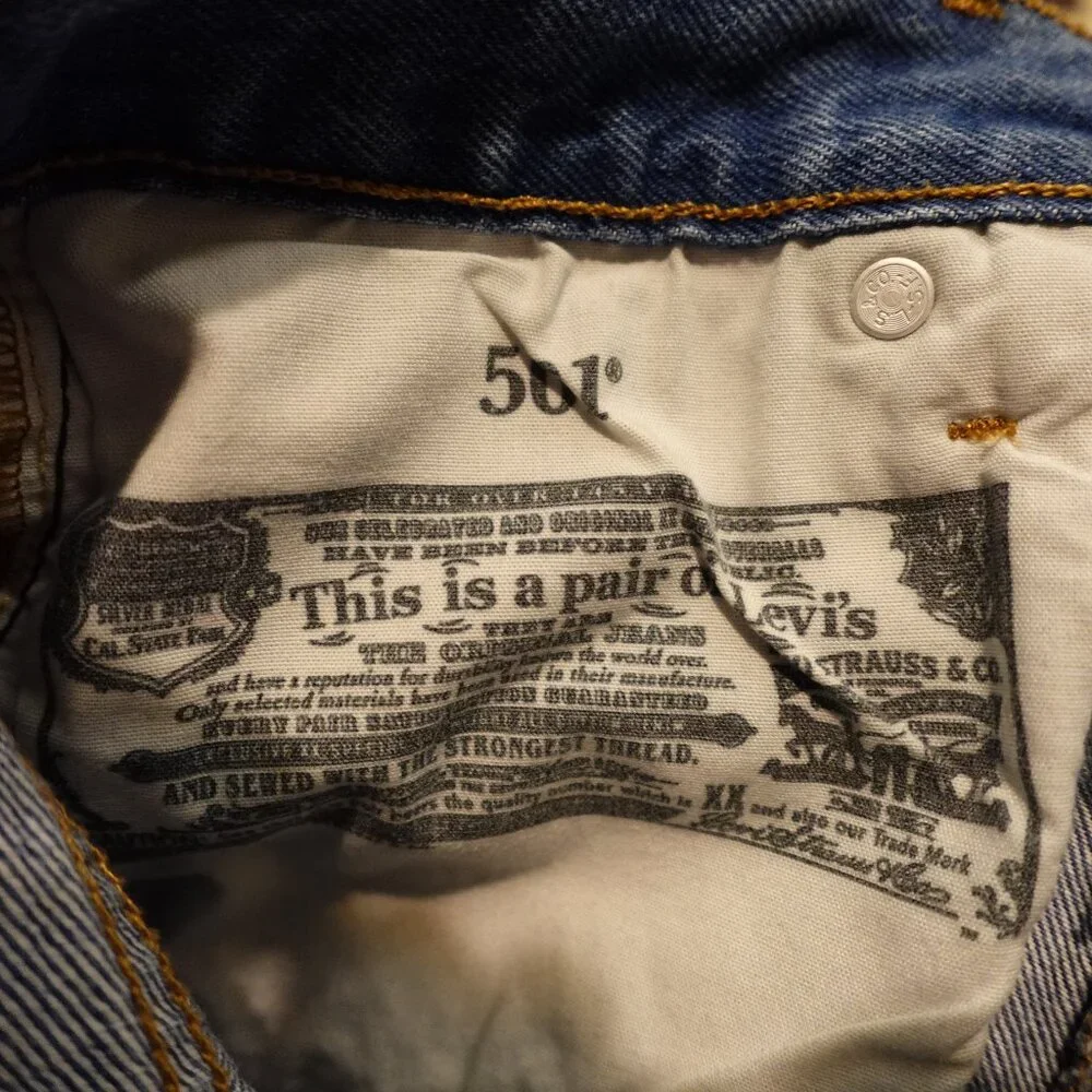 Levi’s 501 Jeans Women’s W25 L30‎ Light Wash Distressed Button Fly Blue